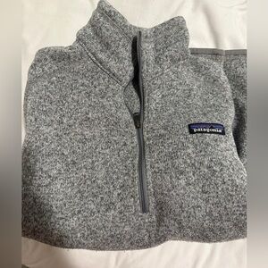Patagonia Women’s Pullover in Heather Gray